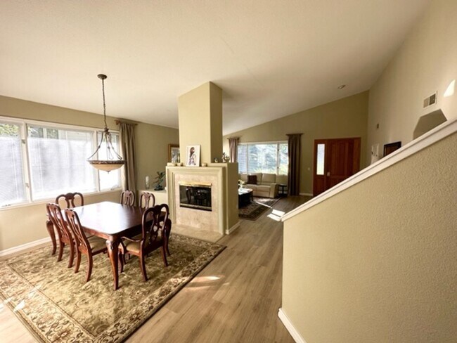 Building Photo - Pleasanton Golden Eagle 4 bedroom, 3 bath