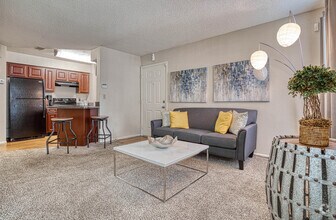 1BR, 1BA - 608 SF - Timberlake