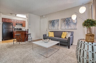 1BR, 1BA - 608 SF - Timberlake