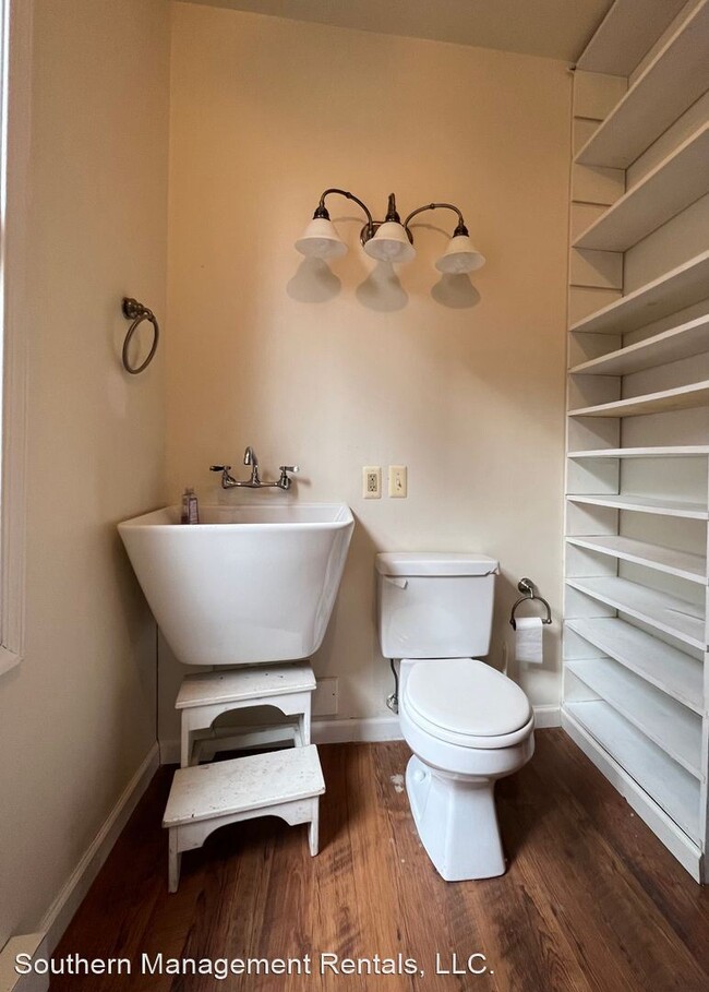 Foto del edificio - 4 br, 2.5 bath House - 14 A E. Main St.