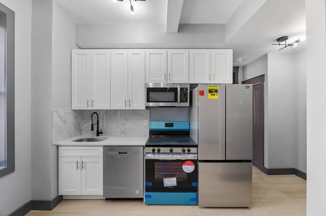Building Photo - 161 West 54th Street
