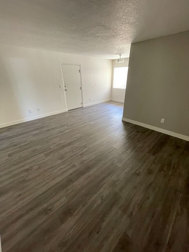 Interior Photo - 6545 Hazeltine Ave. Van Nuys, CA. 91401