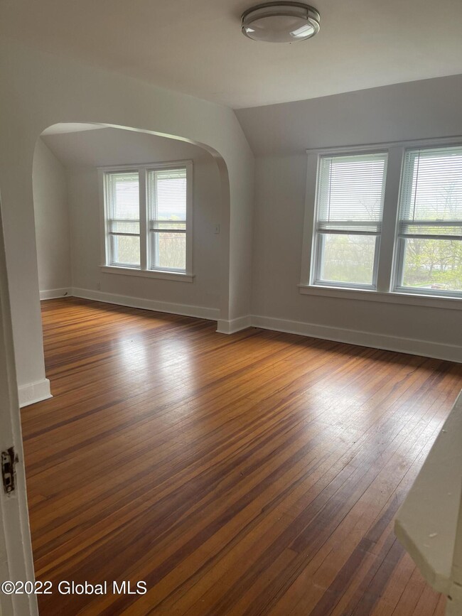 Building Photo - 3464 Rosendale Rd