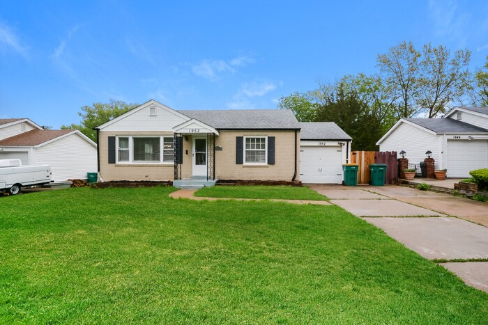 Primary Photo - Fantastic 2bd/1ba home! Let yourself in!