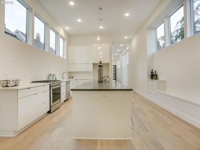 Foto del edificio - Amazing 3 Bed, 2.5 Bath Home!!  Large Livi...