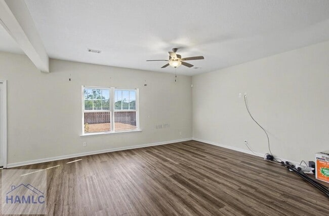 Foto del edificio - 121 Battalion Ln