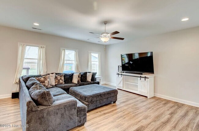 Foto del edificio - ***Special Offer*** Single Family Home in Desirable Neighborhood