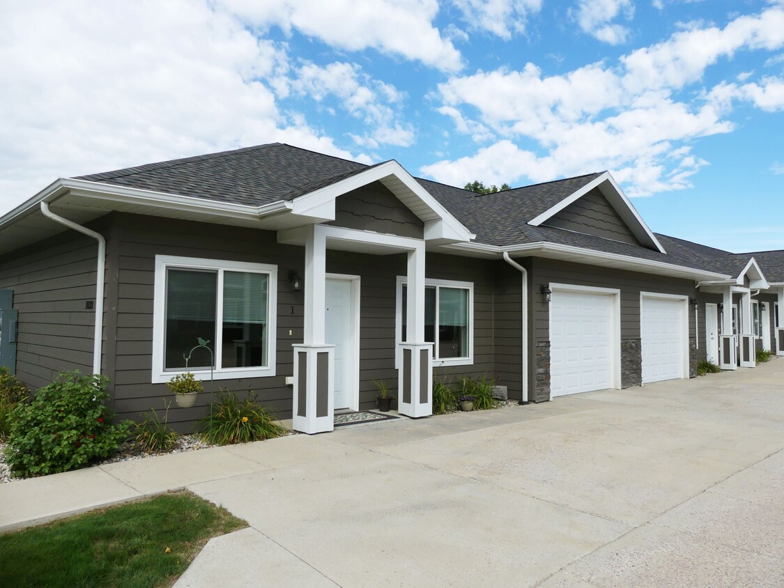 Primary Photo - Evergreen Townhomes