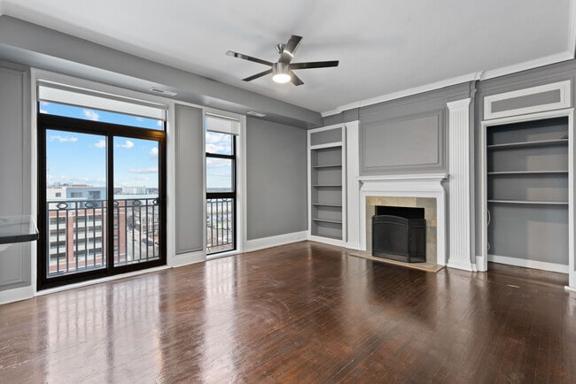 Foto del edificio - 2900 E Jefferson Ave