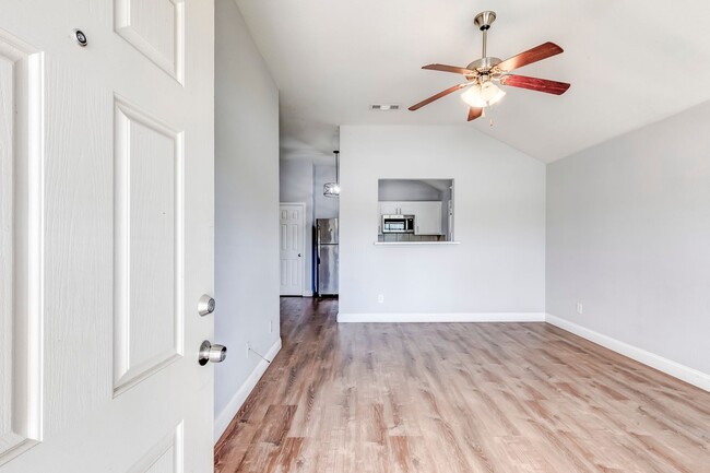 Building Photo - 2930 Saulsbury Dr