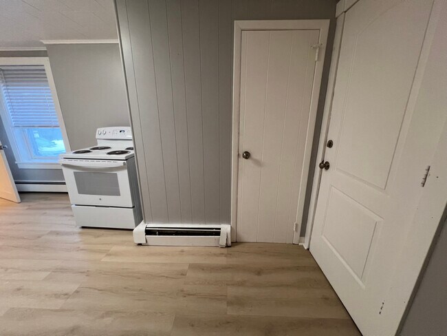 Building Photo - 429 3rd St