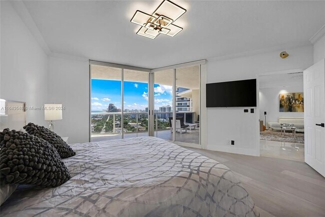 Foto del edificio - 3200 N Ocean Blvd