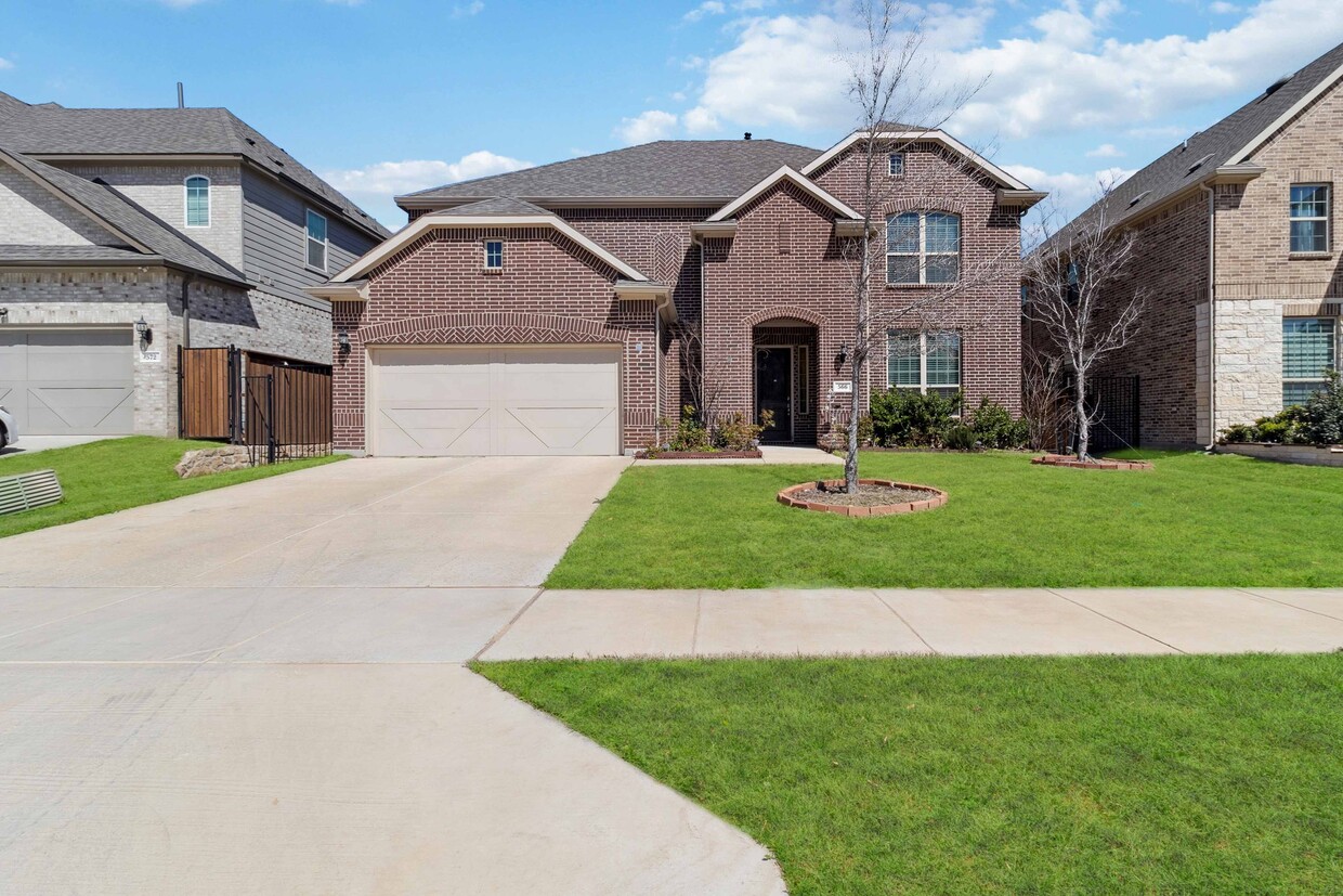 Primary Photo - 566 Westwood Way Dr