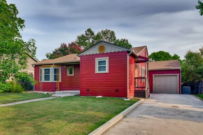 Foto del edificio - Minutes From Woodlawn Lake - 4 miles from ...