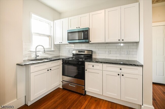 Foto del edificio - 265 McBride Ave