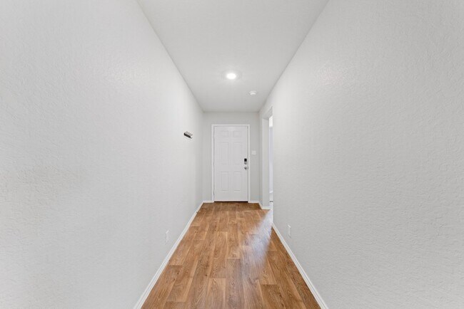 Foto del edificio - Bright 3-Bed Home with Garage, Fenced Yard, and Resort-Style Amenities in San Antonio