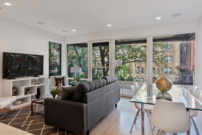 Foto del edificio - 641 W Wrightwood Ave