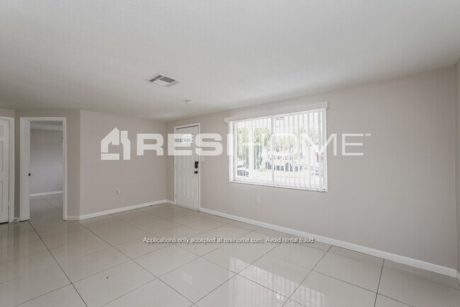 Foto del edificio - 9415 Palm Ave