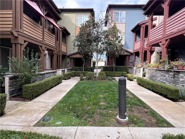 Foto del edificio - 713 S Azusa Ave