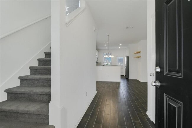 Building Photo - 661 Pickrell Lp