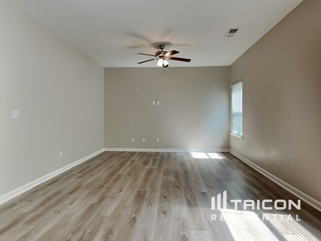 Building Photo - 4474 Ravenwood Drive Union City GA
