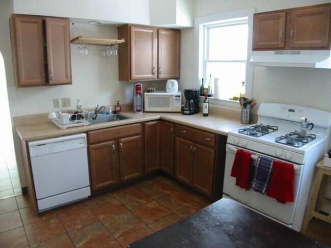 Building Photo - 4.0 bedroom in Cambridge Massachusetts 02140