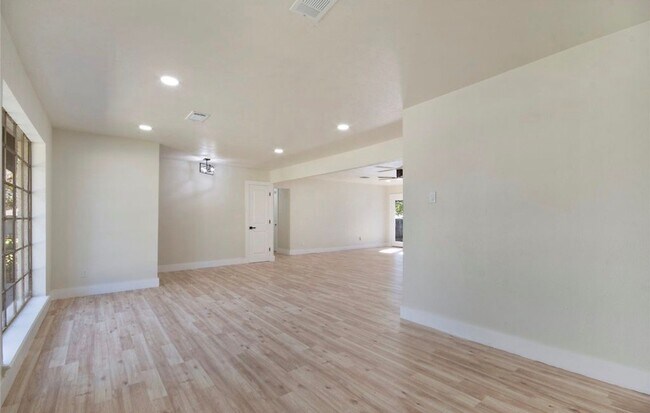 Foto del edificio - 1212 Willow Glen Dr