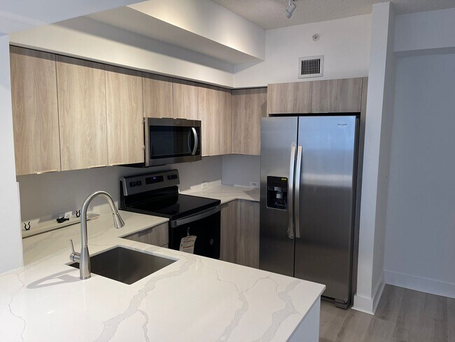 Foto del edificio - 2945 NE 185th St