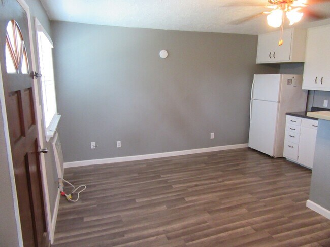 Building Photo - 2407 E Orlando Rd. A