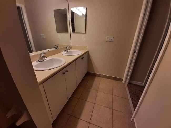 Building Photo - 2/2  Ground floor  with newer carpeting