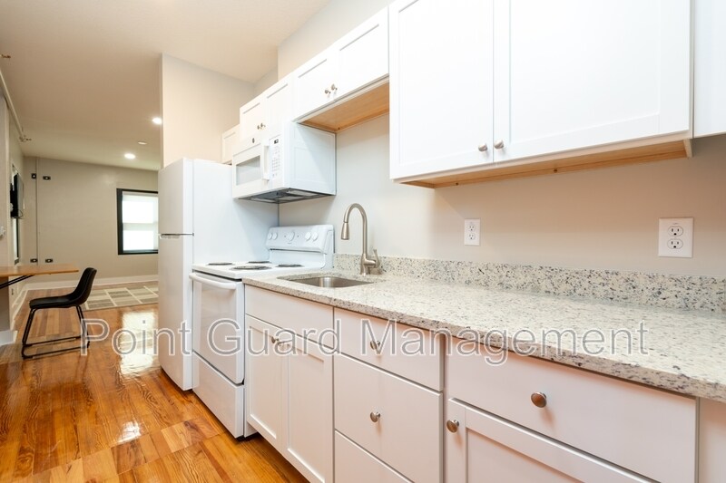 Foto principal - 2328 E Douglas Ave