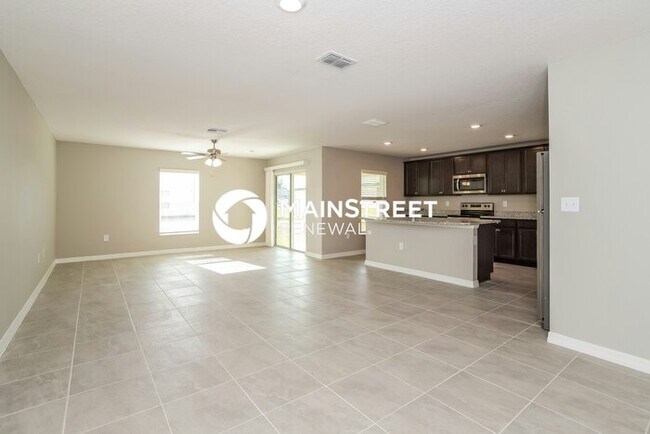 Foto del edificio - 5 Bedroom Pet-Friendly Home in Mascotte, FL with Main Street Renewal