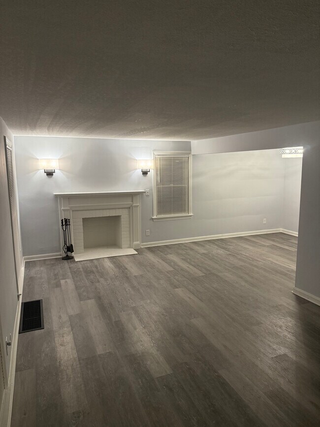 Foto del edificio - 19807 Wickfield Ave