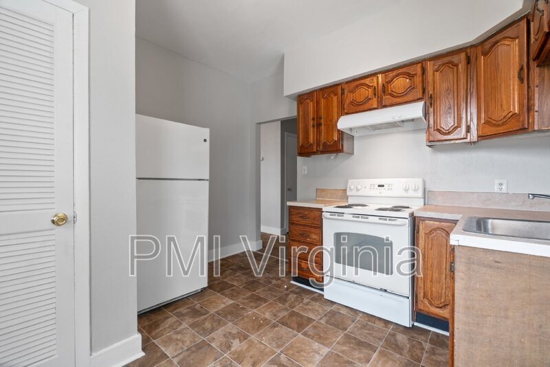 Primary Photo - 3120 Tidewater Dr