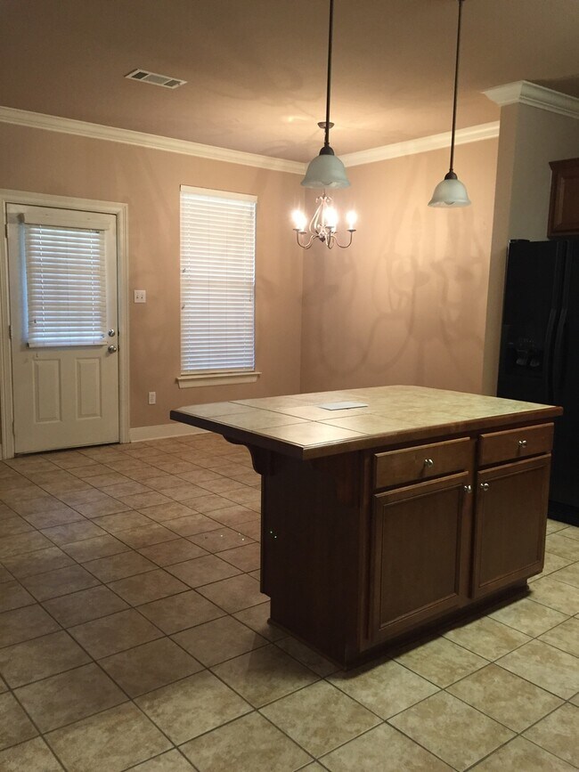 Photo - Gated Townhome Close to LSU, LSU bus route...