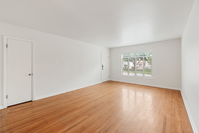 Building Photo - 417 W Gramercy Pl