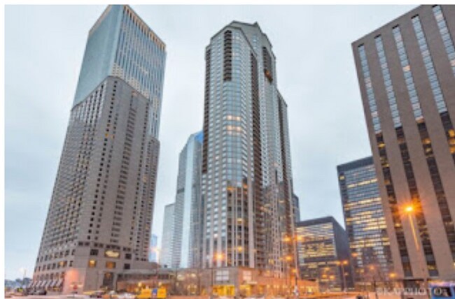 Building Photo - 222 N Columbus Dr