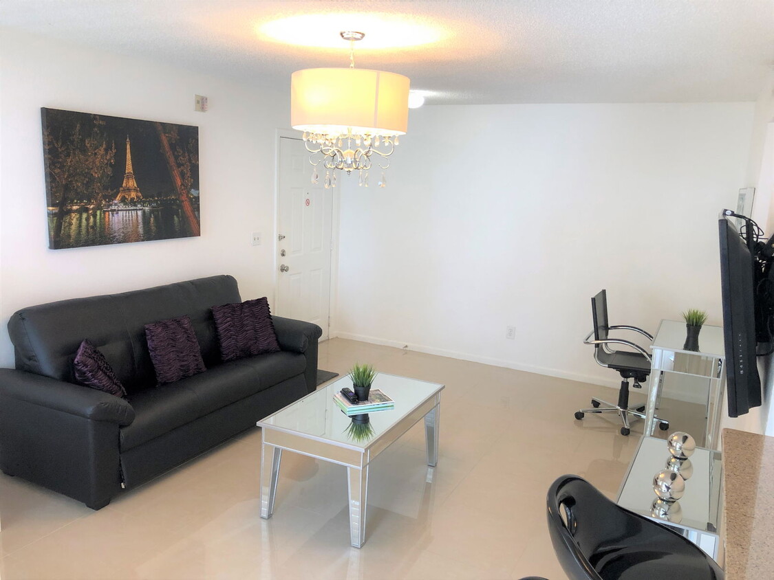Foto principal - 11582 Westwood Blvd