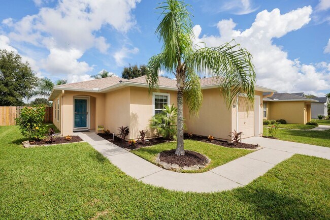 Building Photo - Fully Renovated Samara Lakes Home with Stunning Water Views!