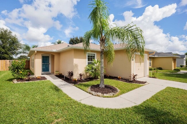 Building Photo - Fully Renovated Samara Lakes Home with Stunning Water Views!