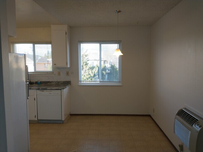 Comfortable living. - 5289 Balhan Ct