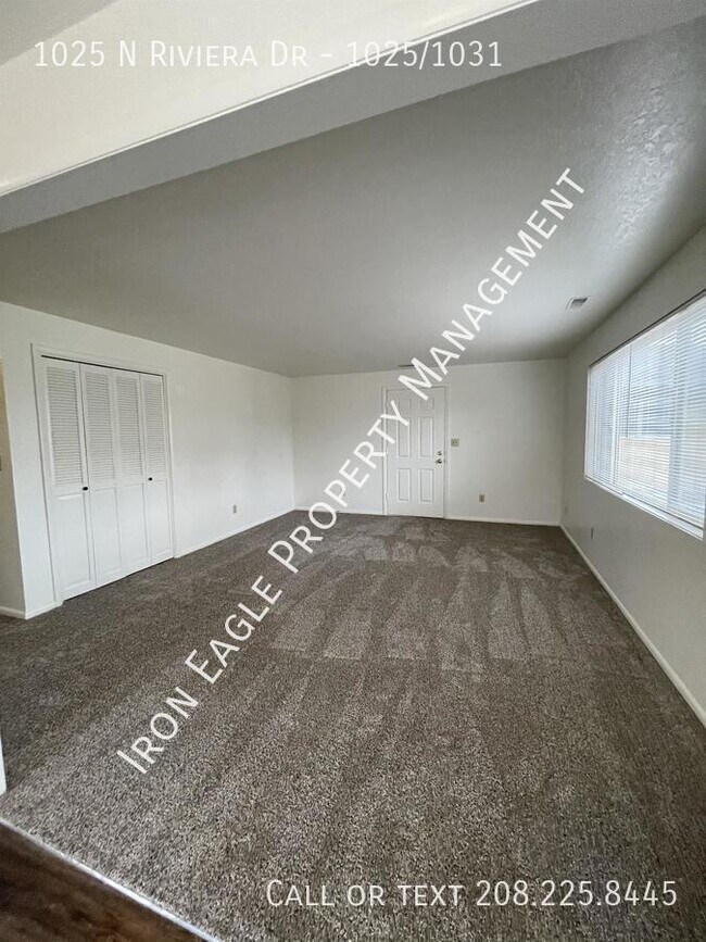 Foto del edificio - 1025 N Riviera Dr