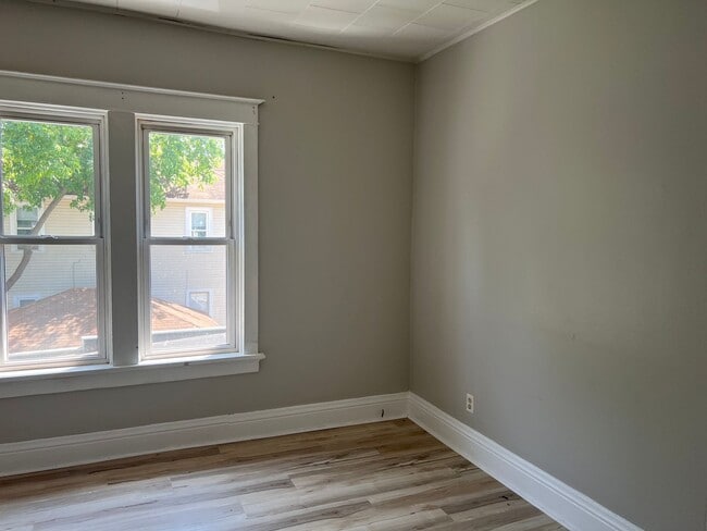 Building Photo - 703 Prospect Ave