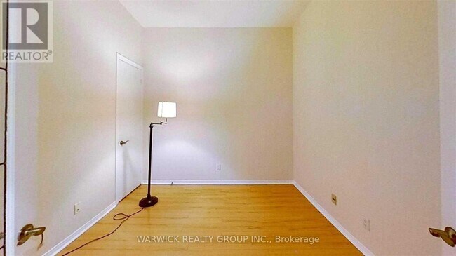 Photo du bâtiment - 7 King St E