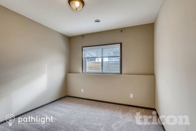 Foto del edificio - 16043 Estate Ln