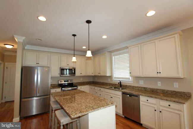 Building Photo - 77 AZERA Dr