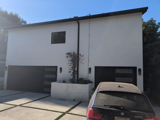 Building Photo - 4329 Allott Ave