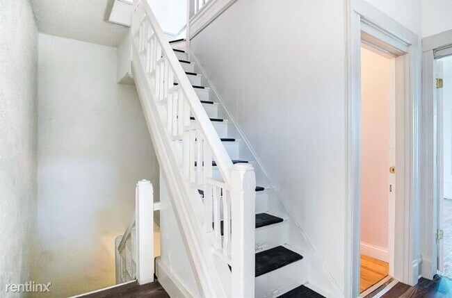 Building Photo - 4 br, 2 bath Apartment - 816/818 Summit Ave