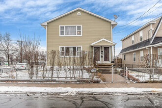 Building Photo - 168 Hollister Ave