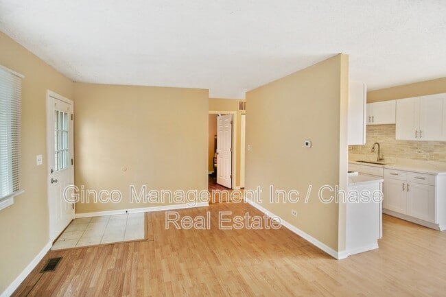 Foto del edificio - 3382 Fox Hill Rd